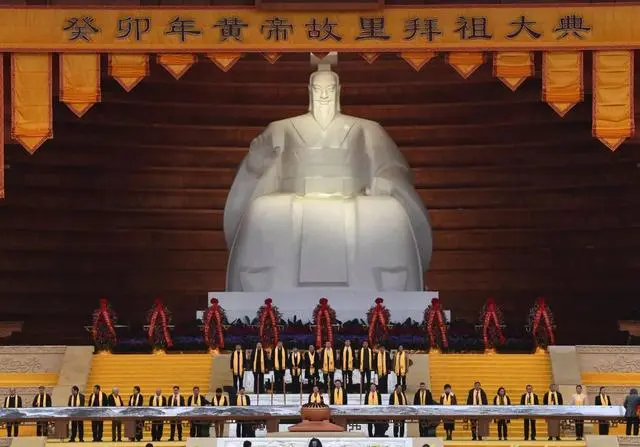 以“黄帝故里和姓氏文化”为核心，打造“中华儿女的寻根之地”